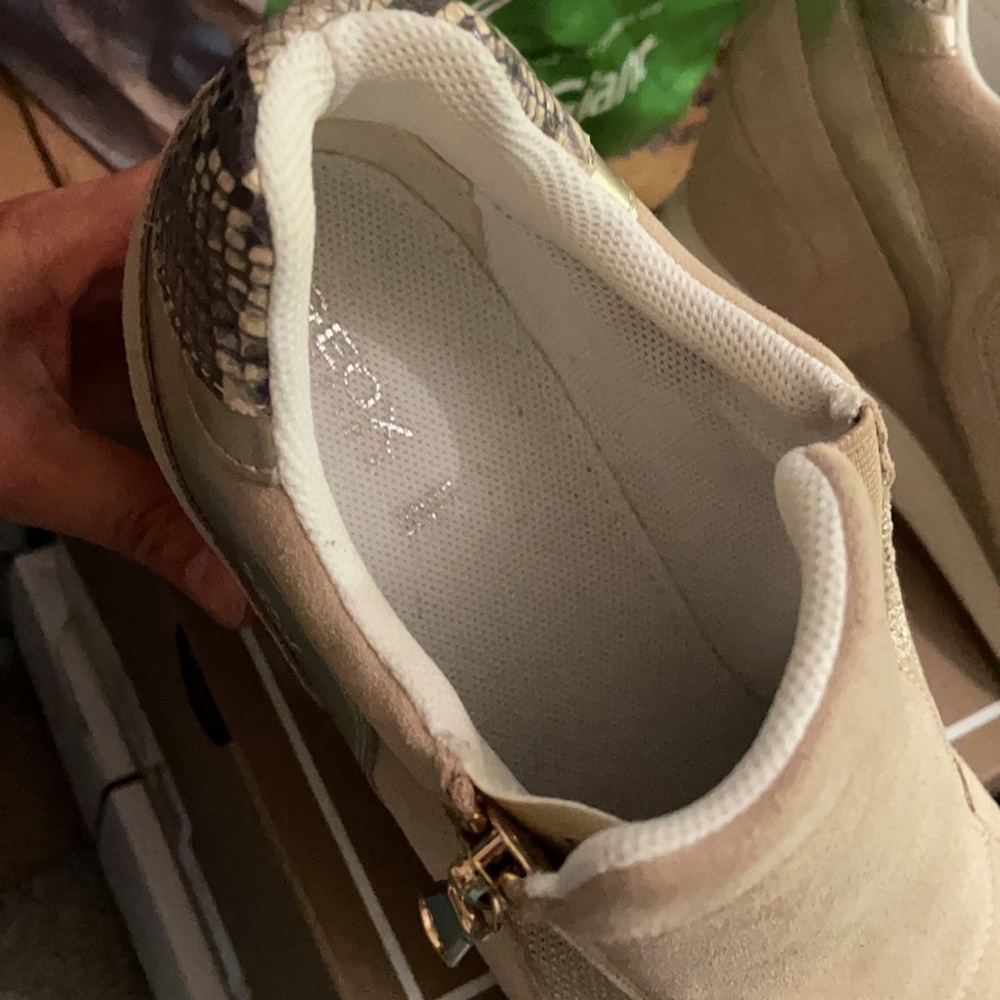 size 11 - Picture 3 of 4